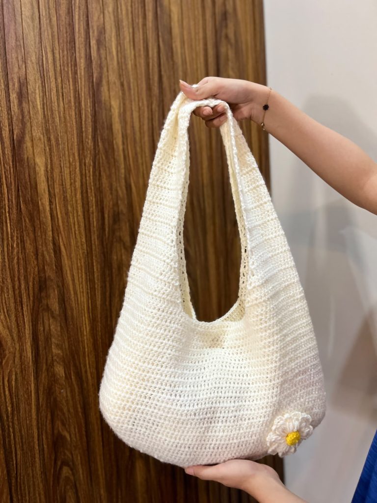 Handmade cream crochet shoulder bag with daisy flower detail